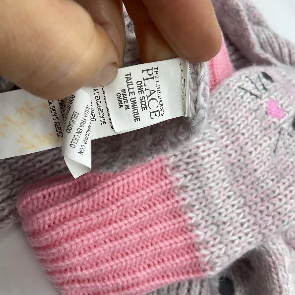 A CHILDRENS PLACE GIRLS KITTY BEANIE WITH MATCHING SCARF AND GLOVES‎